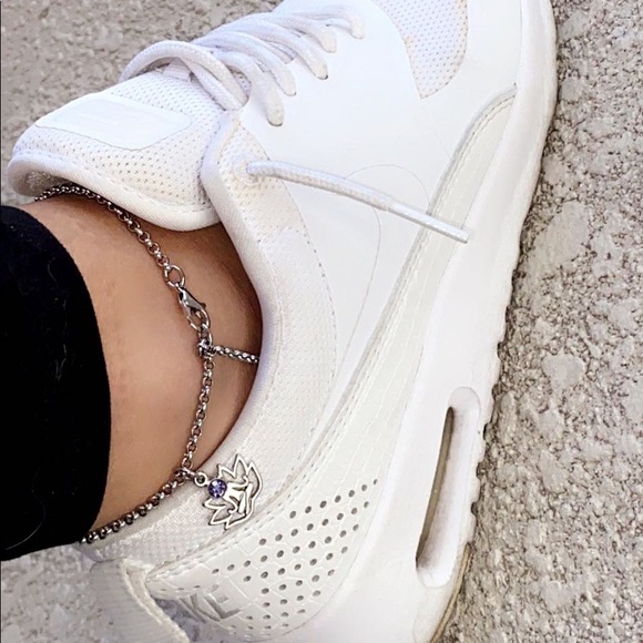 Nike Shoes - Women’s 7.5 Nike AIRMAX THEA